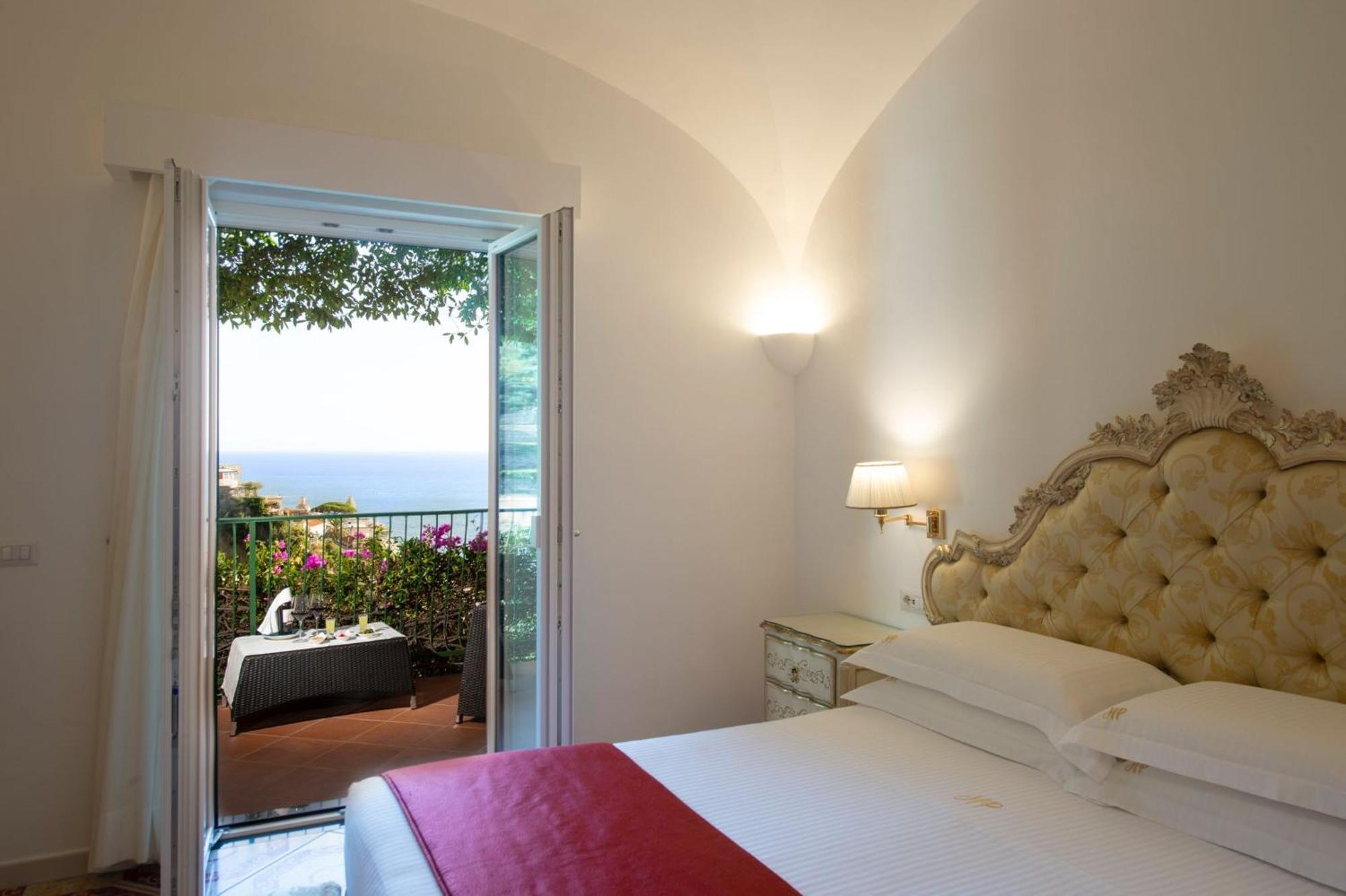 Hotel Pellegrino Praiano Exterior photo
